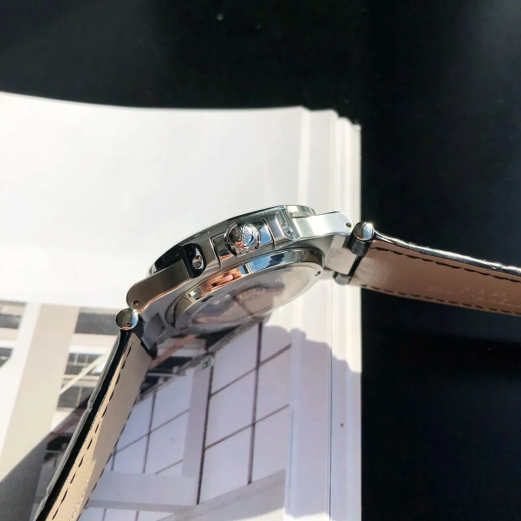 【Foreign trade import】💰2400! Patek Philippe's "Nautilus" Citizen movement comes with new feedback [Movement] Paired with GD's focus on the new Citizen 8215 movement imported from Japan, it inherits Citizen's high-quality, stable and cost-effective advantages, 0️⃣ worries about repairs [Case] 316L stainless steel case CNC technology restores the original shell shape and curvature one to one, pursuing the original 0️⃣ gap [Bracelet] Using 316 stainless steel custom-grade ergonomic bracelet [Dial] Adhering to the fineness of the big manufacturers, we strictly pursue the gap between the text lines, the thickness of the scales, and the luminous color, and strive to synchronize the 0️⃣ gap with the genuine ones ⚠️ Please look for the exclusive quality of GD products